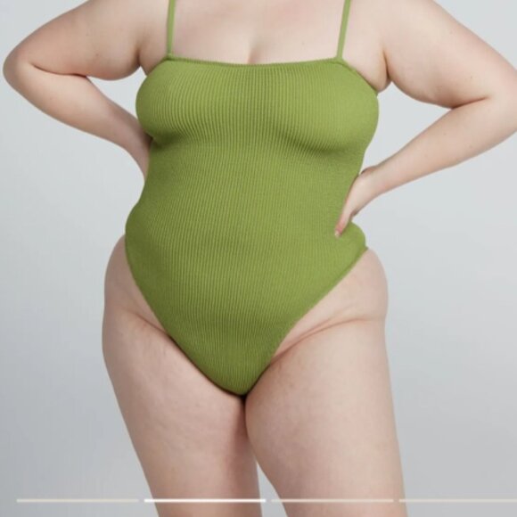 Youswim One Piece Pose - Picture 5 of 9